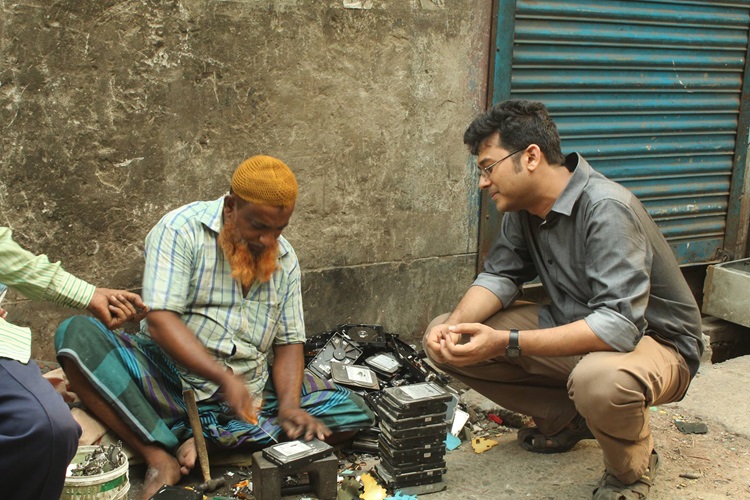 Syed Ishtiaque Ahmed (right)