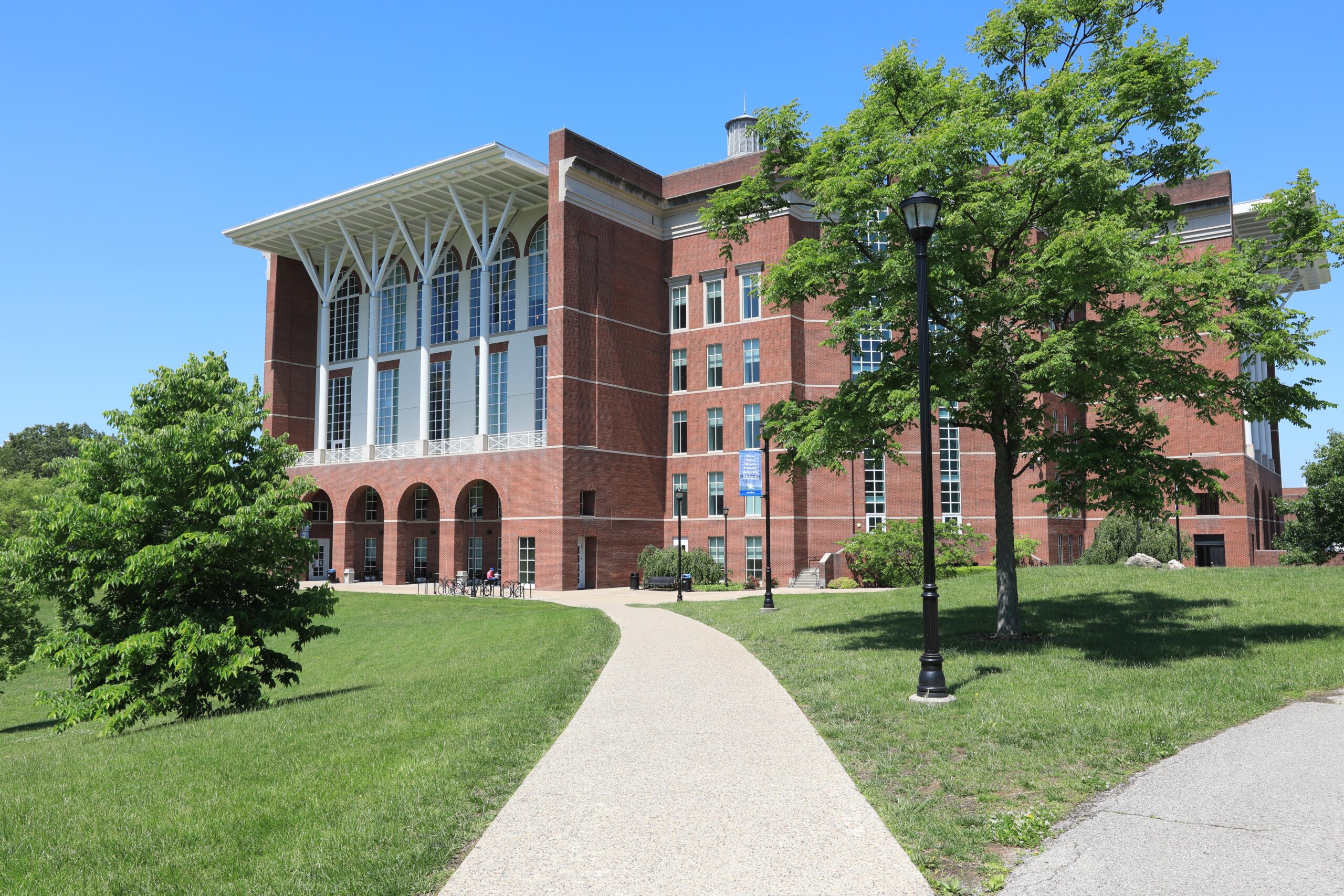 photo of the William T. Young library on the campus of the University of Kentucky, U.S.