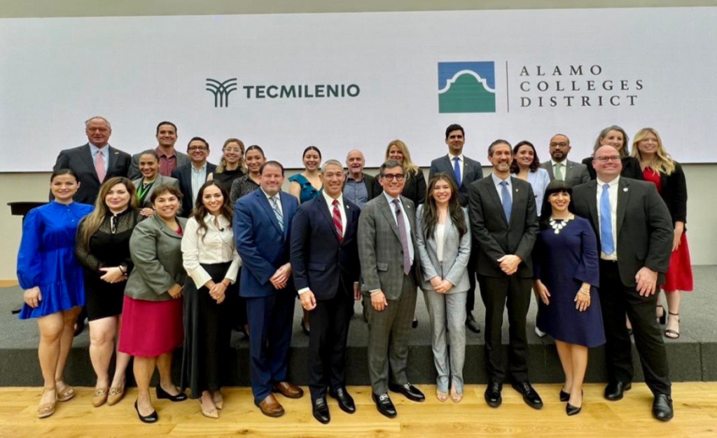 Group photo of Alamo Colleges District and Universidad Tecmilenio