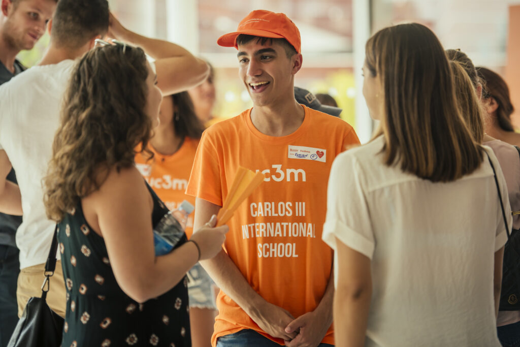 UC3M students in conversation